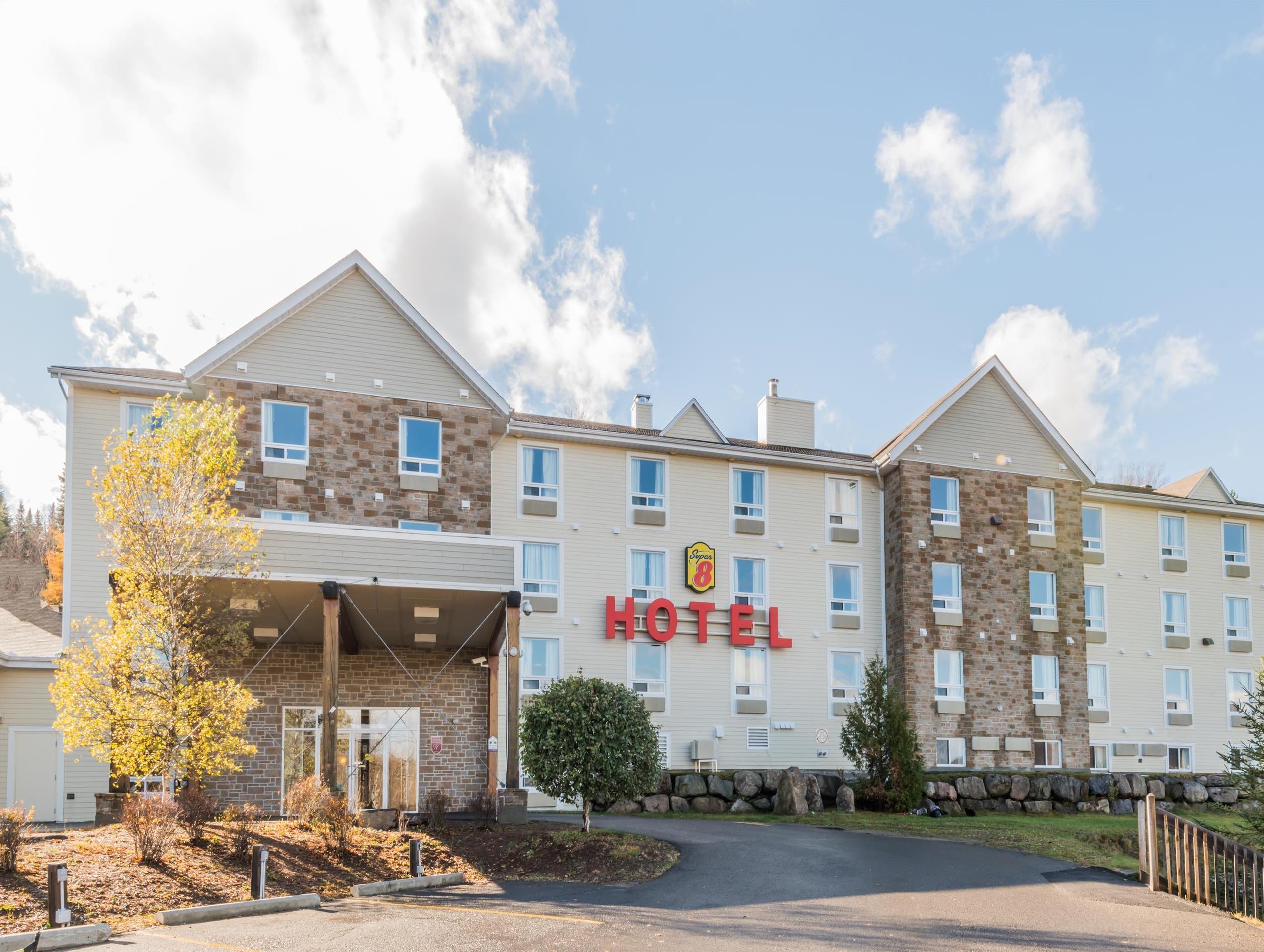 Hotel Super 8 By Wyndham Sainte Agathe Des Monts Exterior foto