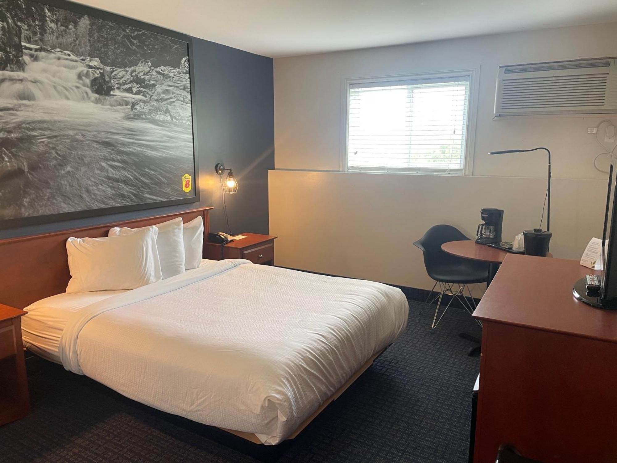Hotel Super 8 By Wyndham Sainte Agathe Des Monts Exterior foto