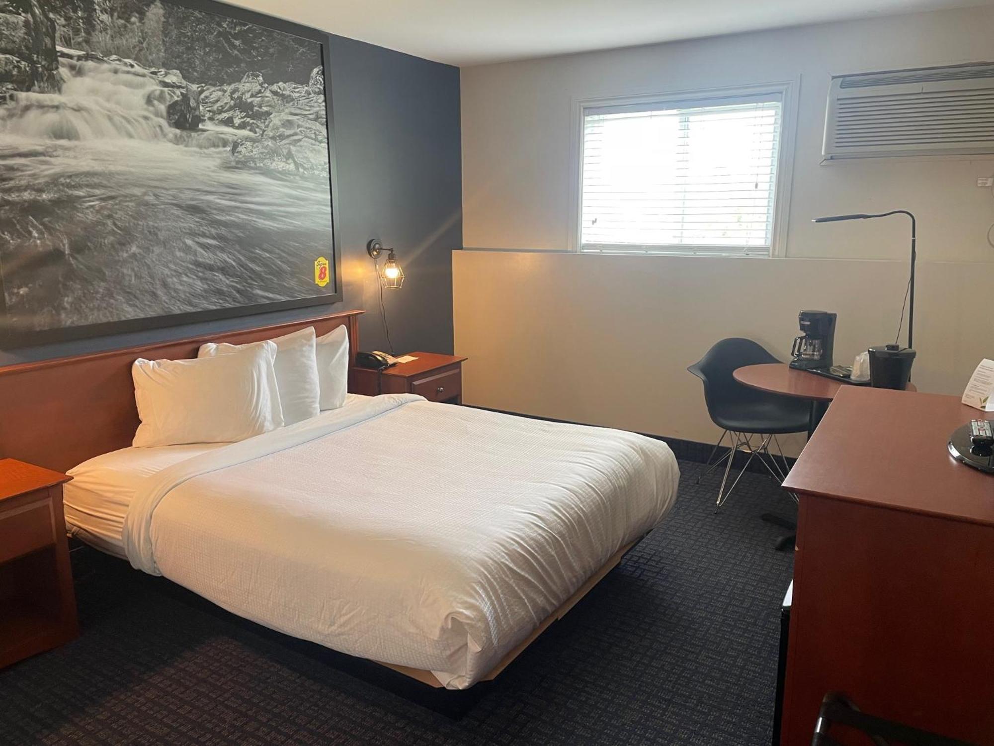 Hotel Super 8 By Wyndham Sainte Agathe Des Monts Exterior foto