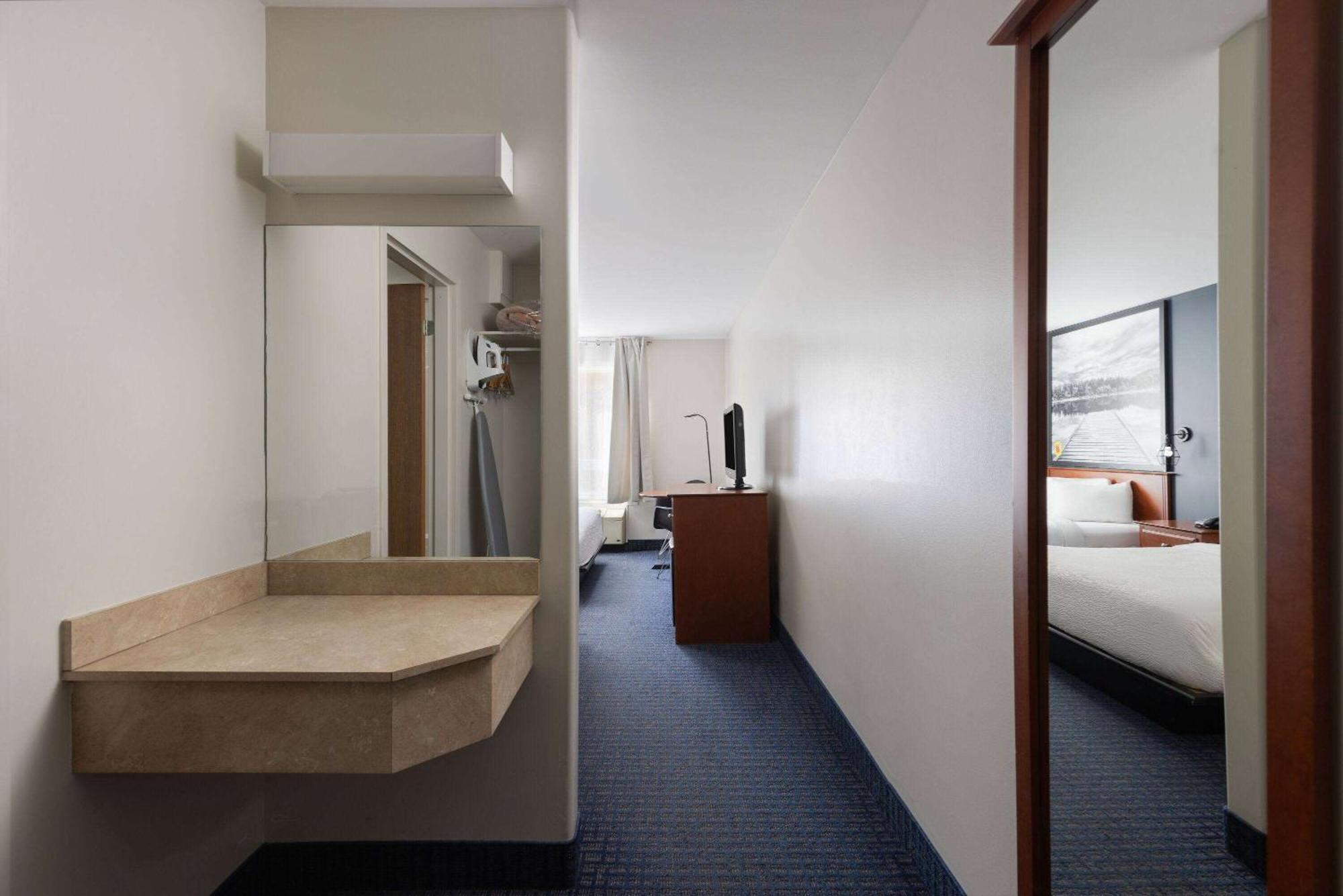 Hotel Super 8 By Wyndham Sainte Agathe Des Monts Exterior foto