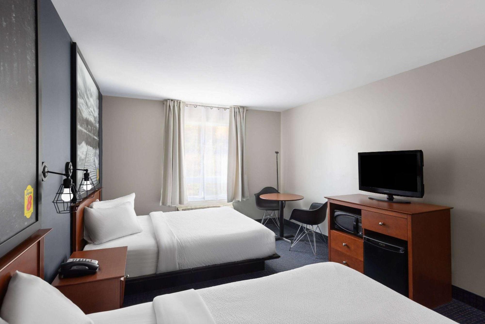 Hotel Super 8 By Wyndham Sainte Agathe Des Monts Exterior foto
