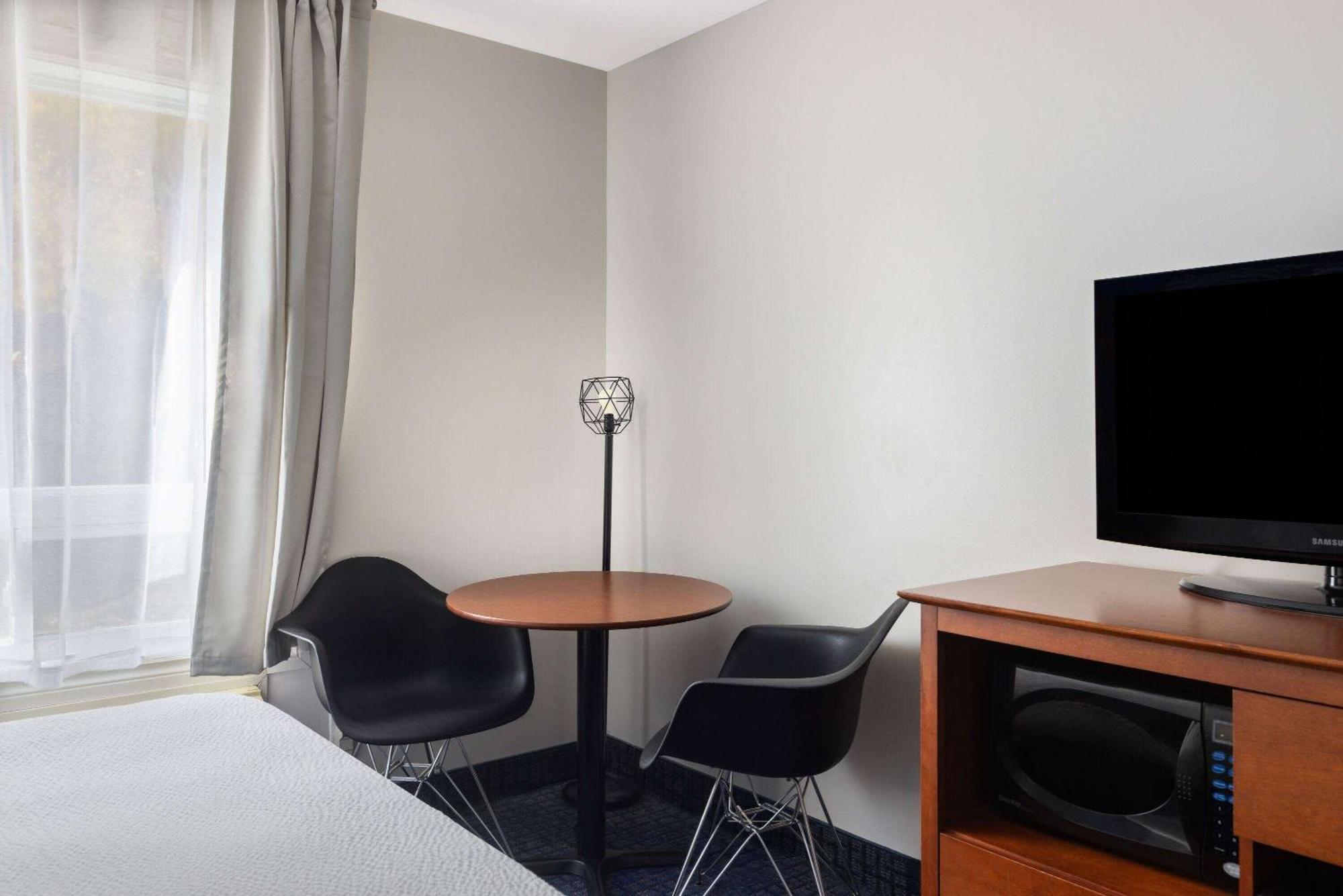 Hotel Super 8 By Wyndham Sainte Agathe Des Monts Exterior foto