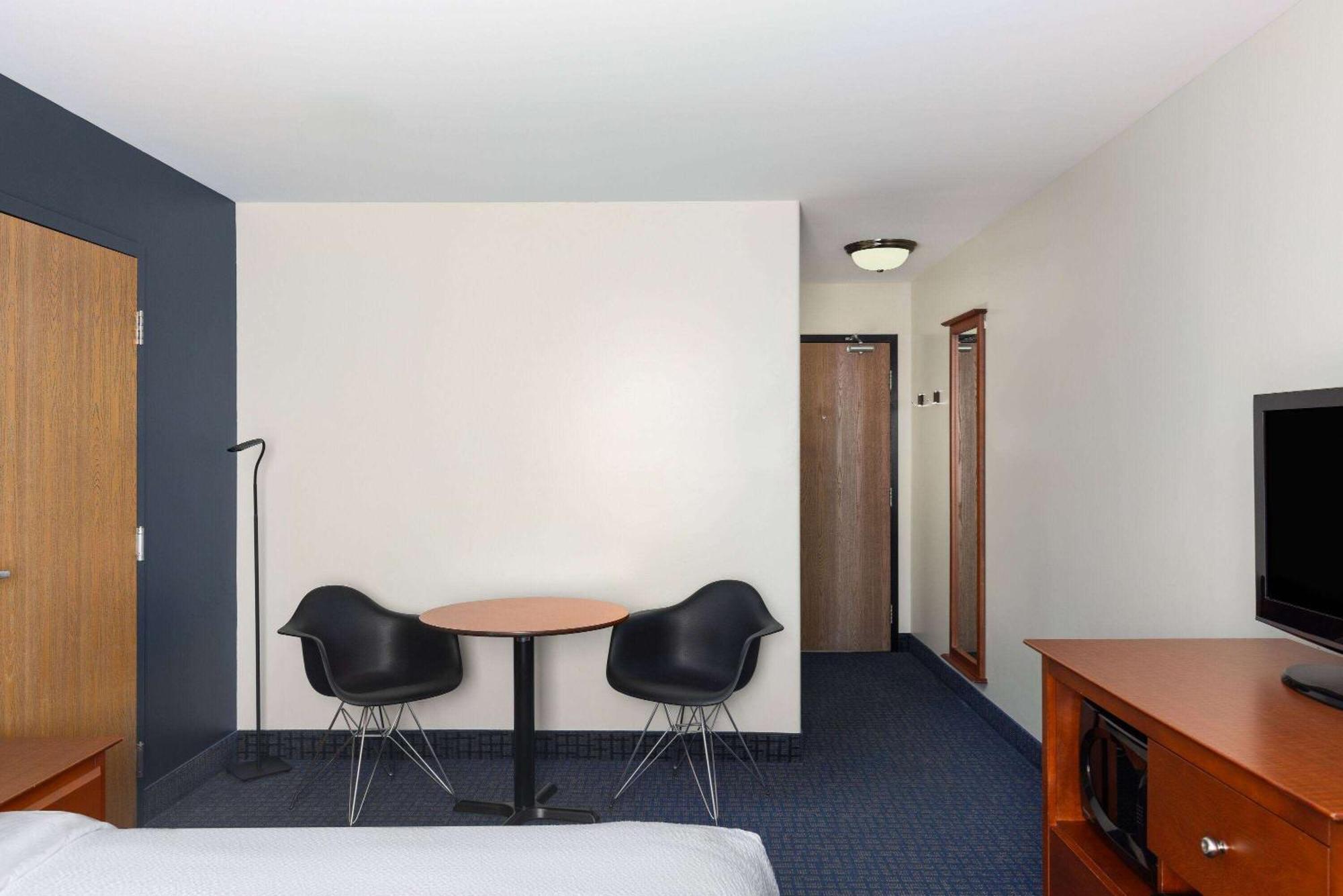 Hotel Super 8 By Wyndham Sainte Agathe Des Monts Exterior foto