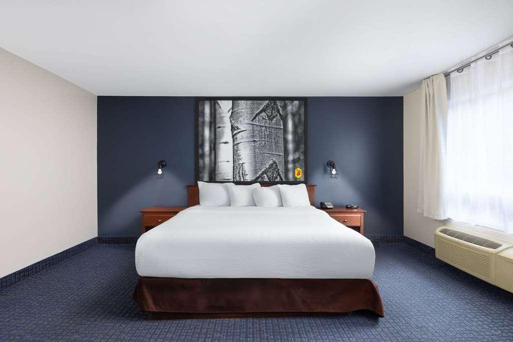 Hotel Super 8 By Wyndham Sainte Agathe Des Monts Habitación foto